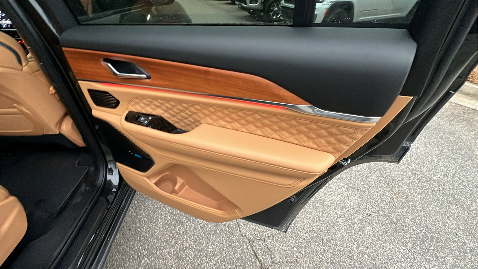 Used 2024 Jeep Grand Cherokee L Summit image 22