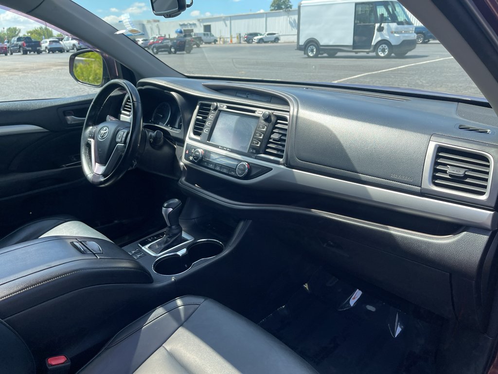 Used 2016 Toyota Highlander XLE FWD image 28