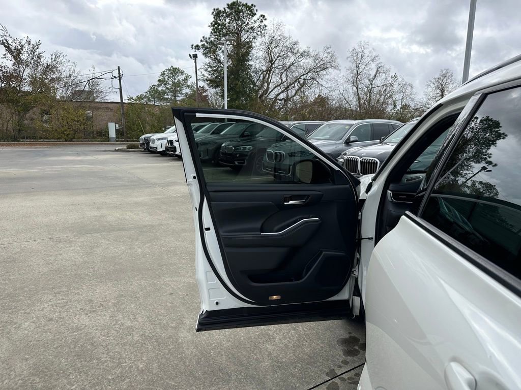 Used 2021 Toyota Highlander XSE image 6