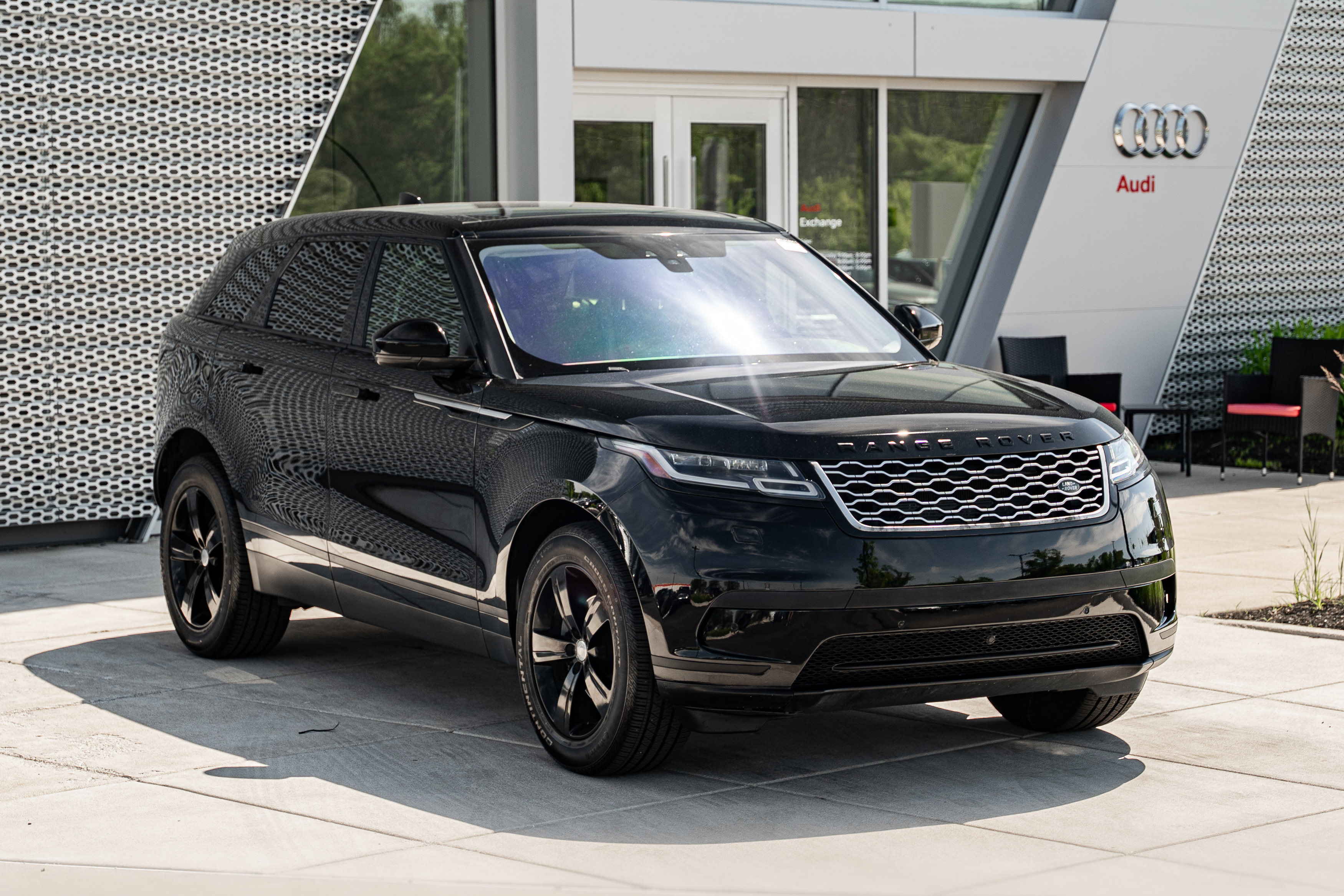 Used 2020 Land Rover Range Rover Velar S AWD/4WD image 2