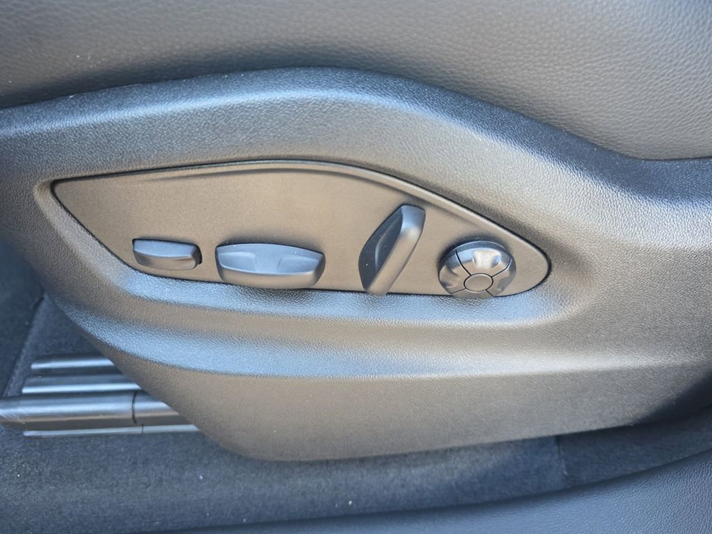 Certified 2025 Porsche Cayenne image 28