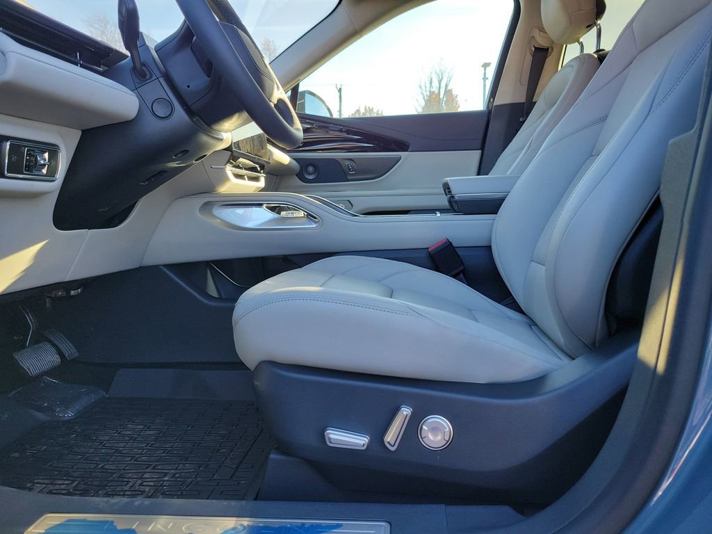 New 2026 Lincoln Nautilus Premier w/ Equipment Group 102A AWD/4WD image 17
