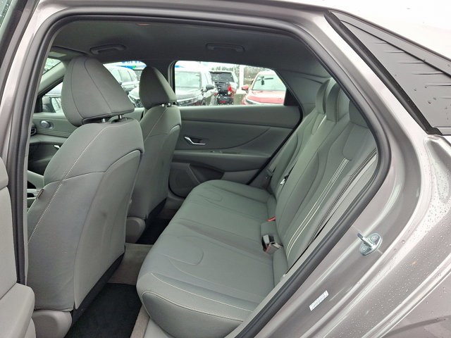 Used 2023 Hyundai Elantra SEL w/ Convenience Package image 10
