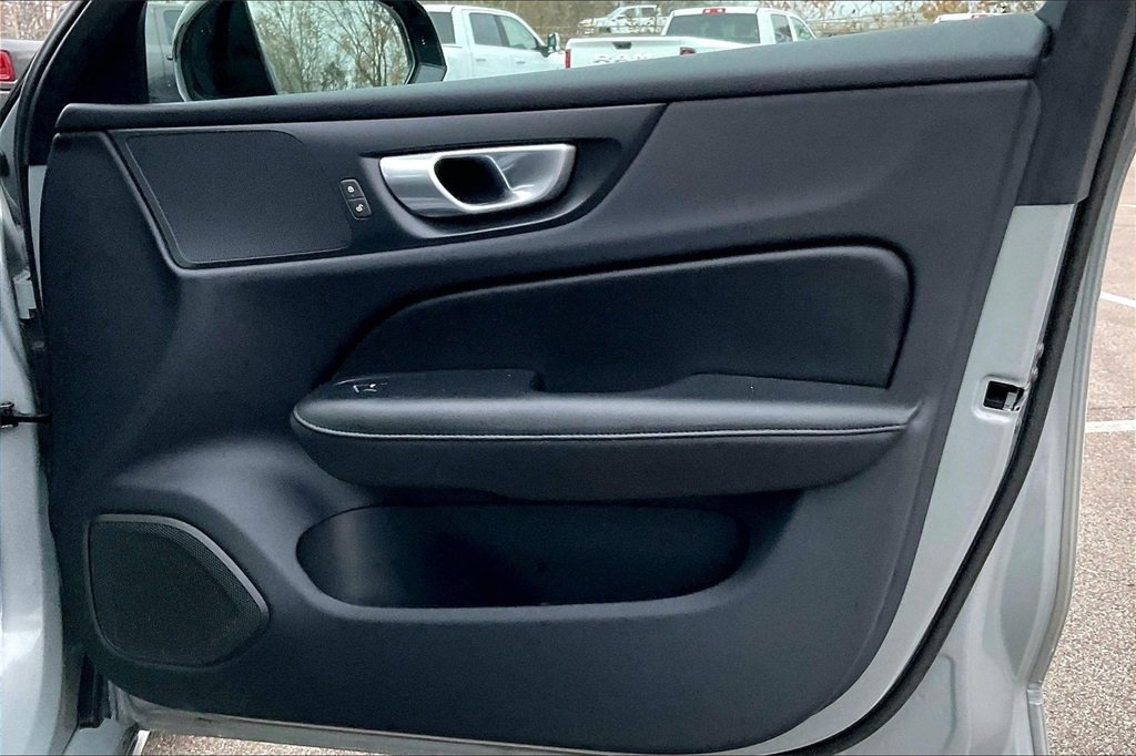 Used 2024 Volvo S60 B5 Core image 24