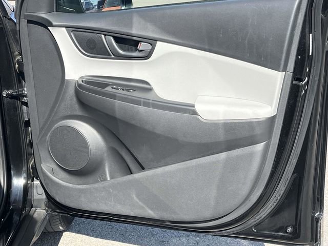 Used 2023 Hyundai Kona SE w/ Cargo Package image 24
