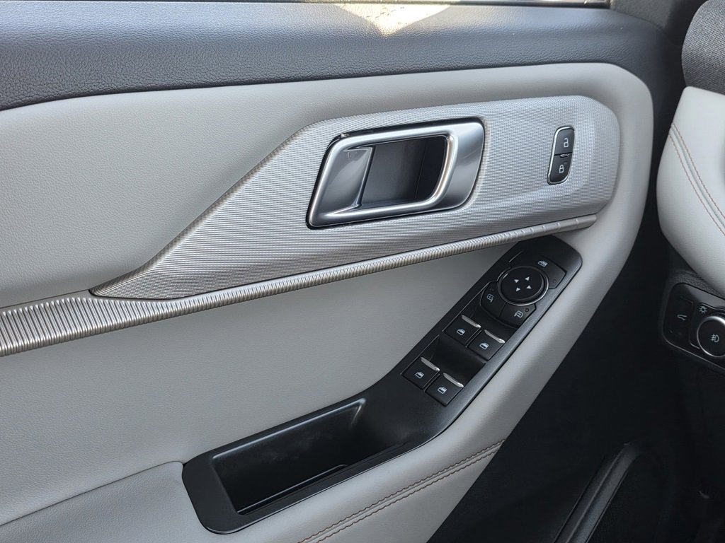 New 2025 Ford Explorer Active w/ Active Comfort Package image 30