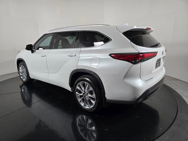 Used 2023 Toyota Highlander Limited image 4