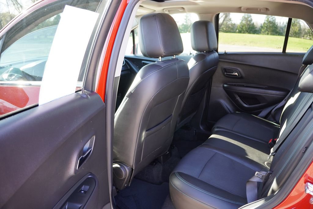 Used 2016 Chevrolet Trax LT w/ LT Sun and Sound Package FWD image 16
