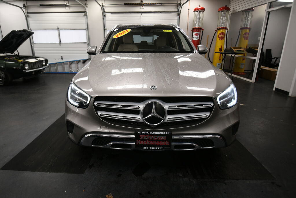 Used 2021 Mercedes-Benz GLC 300 4MATIC image 3