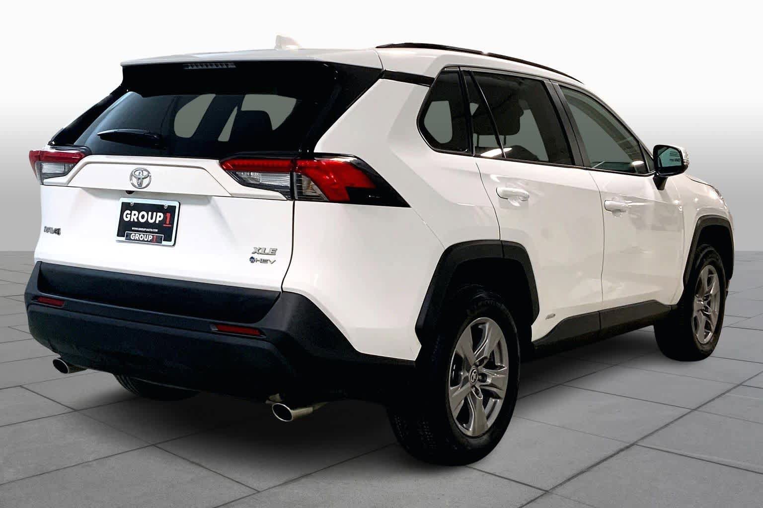 Used 2025 Toyota RAV4 XLE AWD/4WD image 12