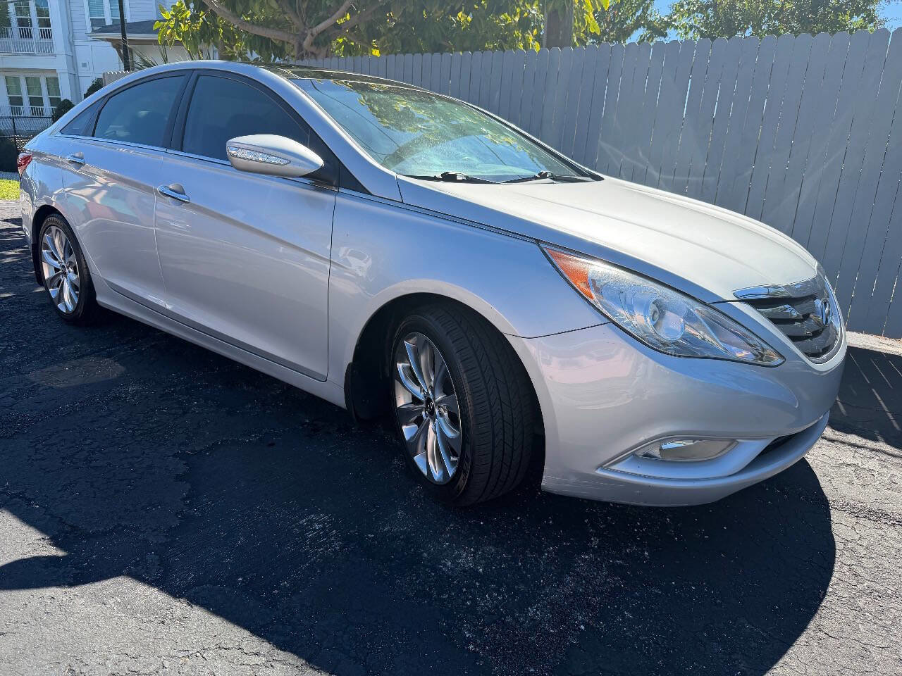 Used 2012 Hyundai Sonata Limited w/ Navigation Pkg image 2