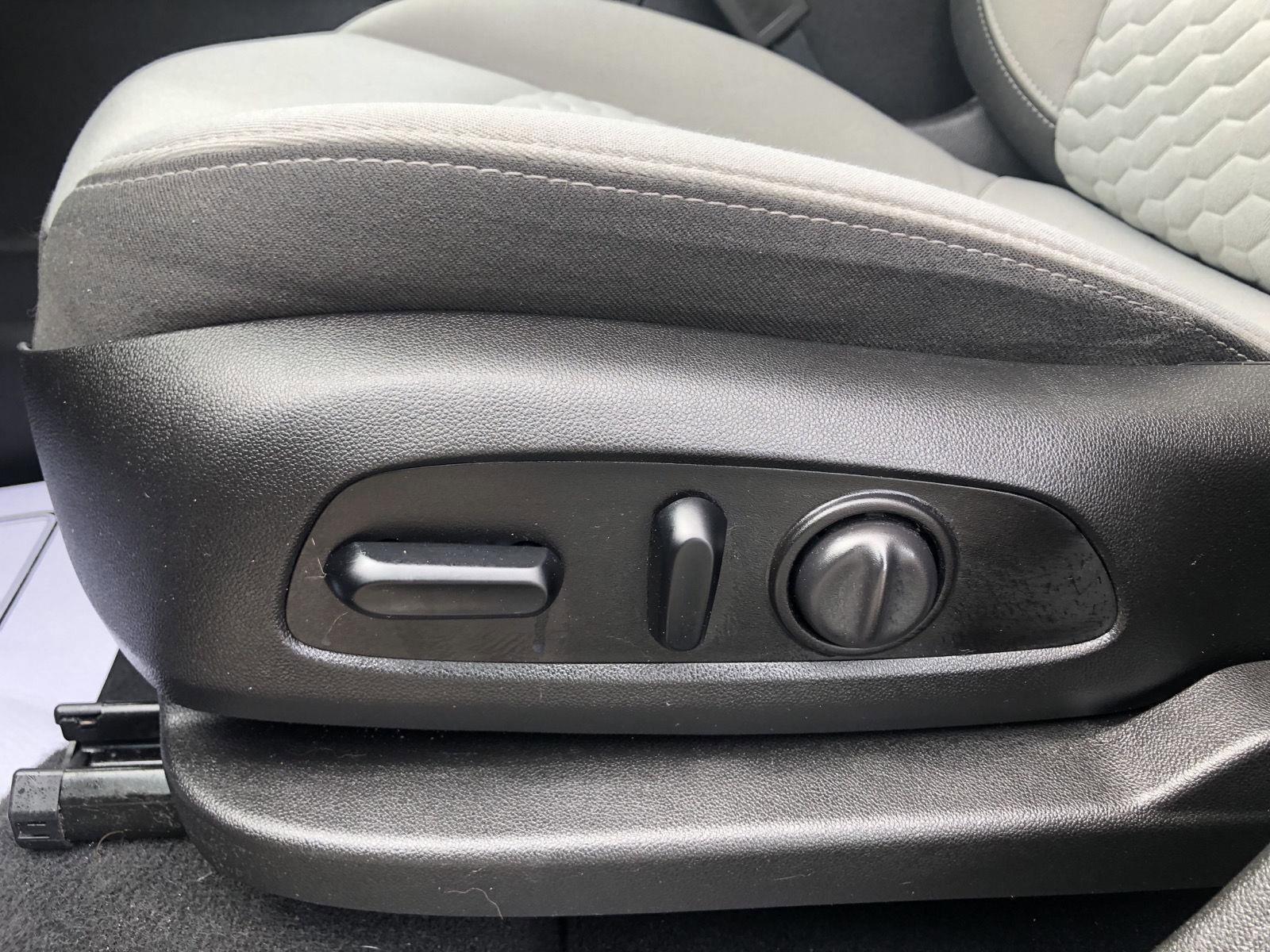 Used 2019 Chevrolet Equinox LS w/ LS Convenience Package FWD image 21
