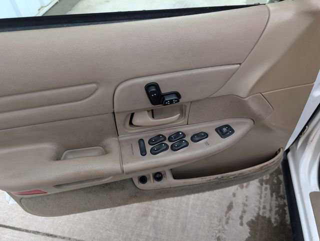 Used 2002 Ford Crown Victoria LX image 6