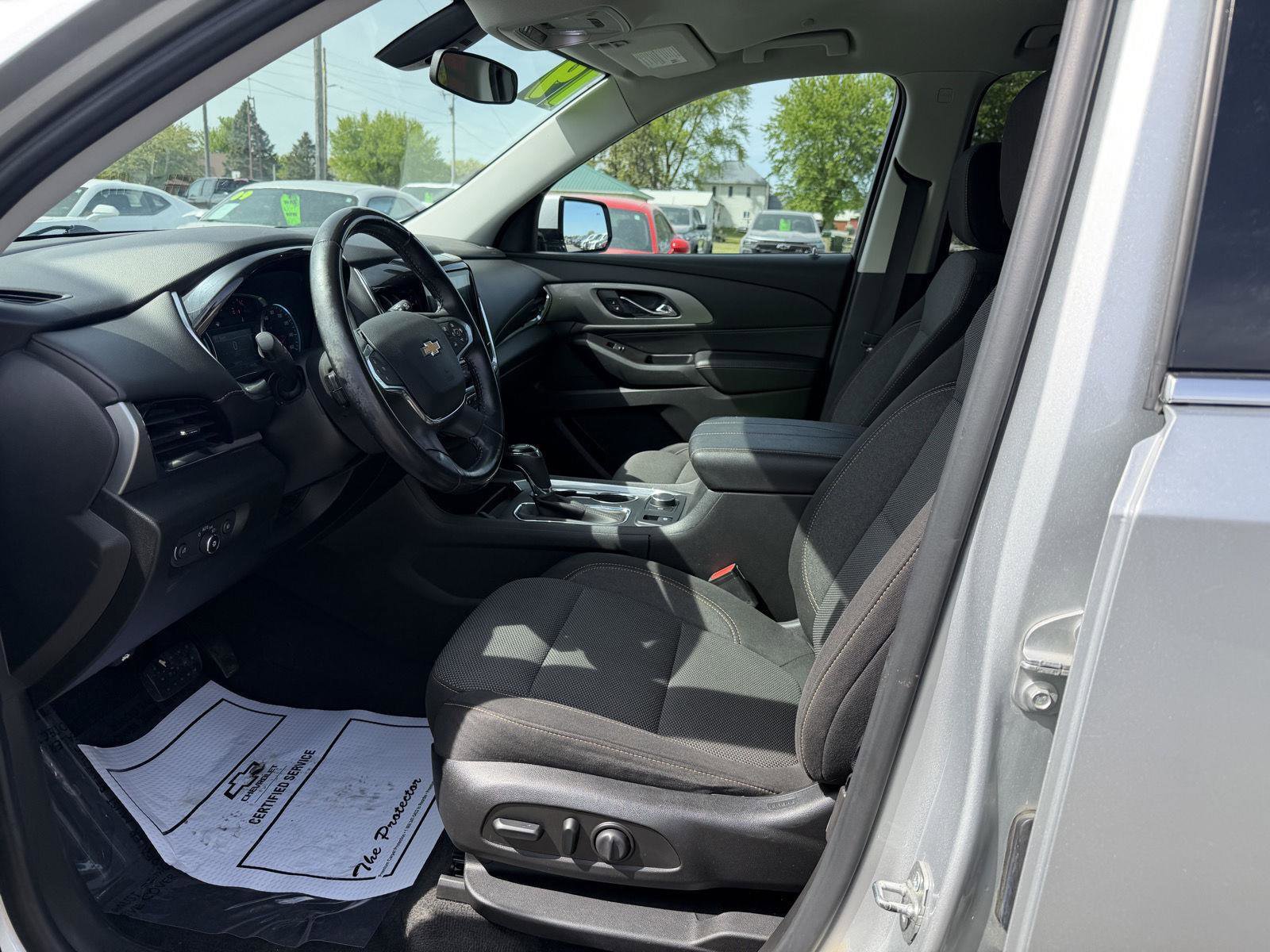 Used 2019 Chevrolet Traverse LT w/ LPO, Floor Liner Package AWD/4WD image 11