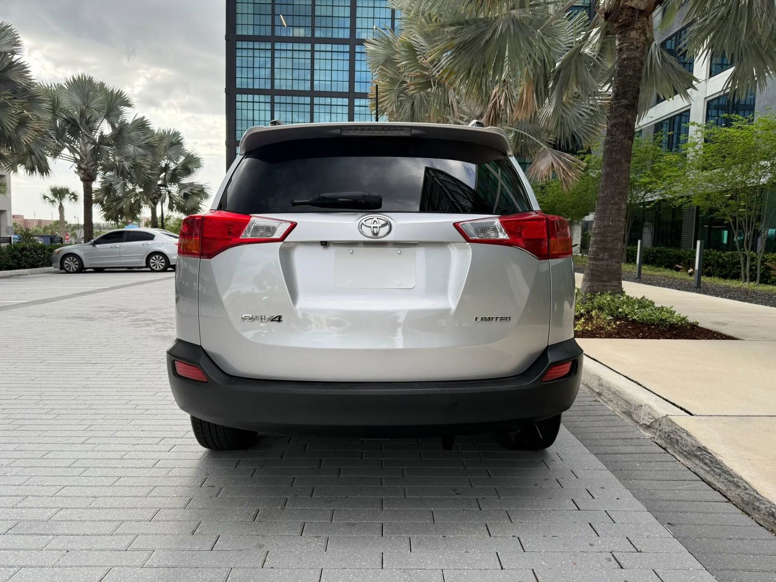 Used 2015 Toyota RAV4 Limited image 4