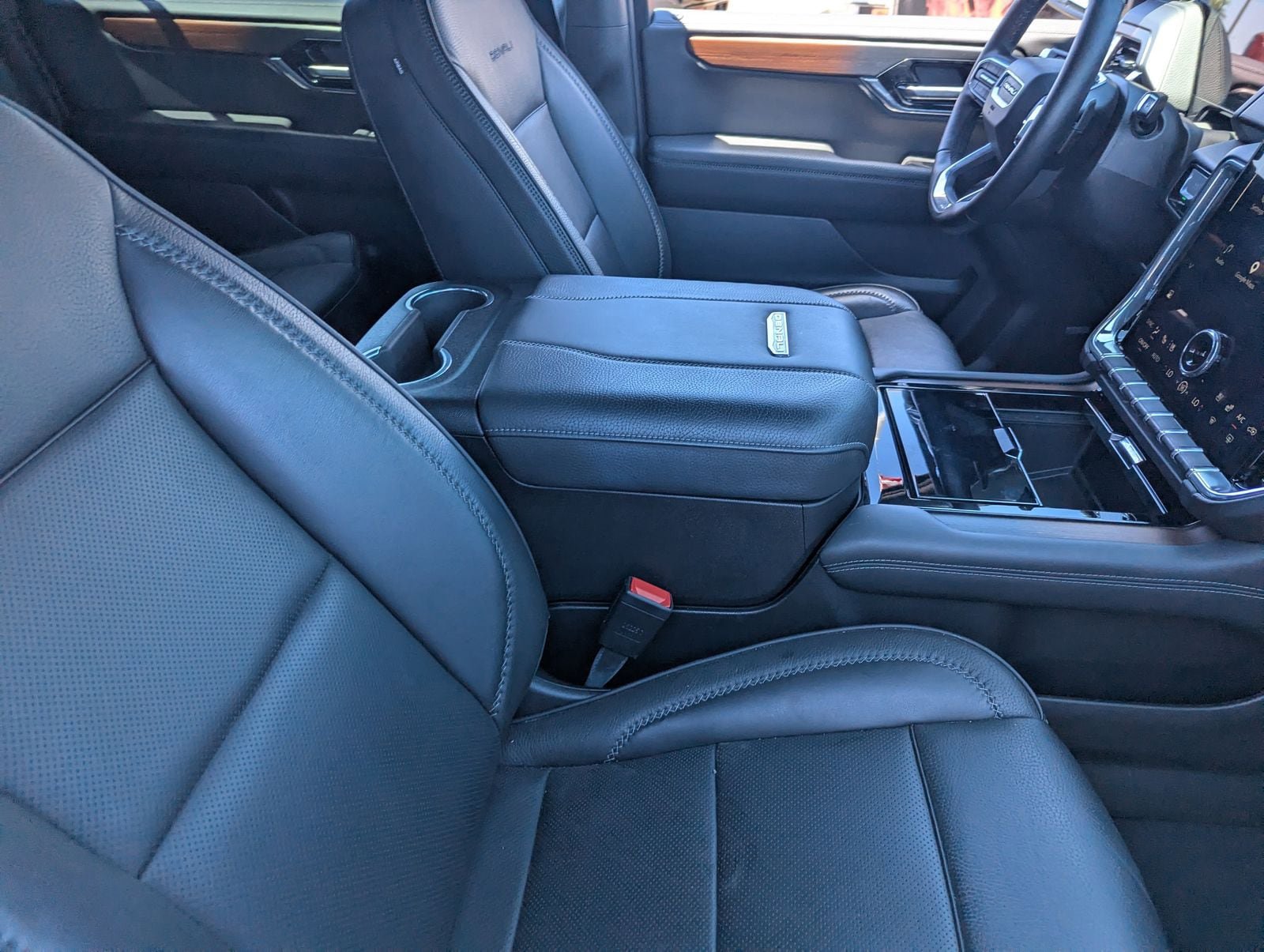 Used 2025 GMC Yukon XL Denali AWD/4WD image 10
