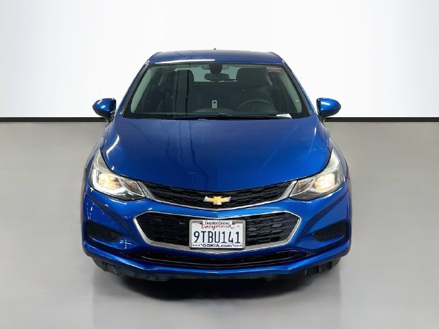 Used 2017 Chevrolet Cruze LT w/ Convenience Package FWD image 2
