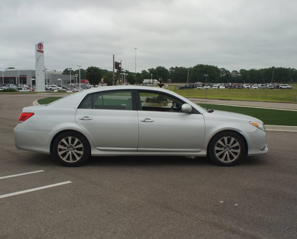 Used 2012 Toyota Avalon Limited FWD image 15