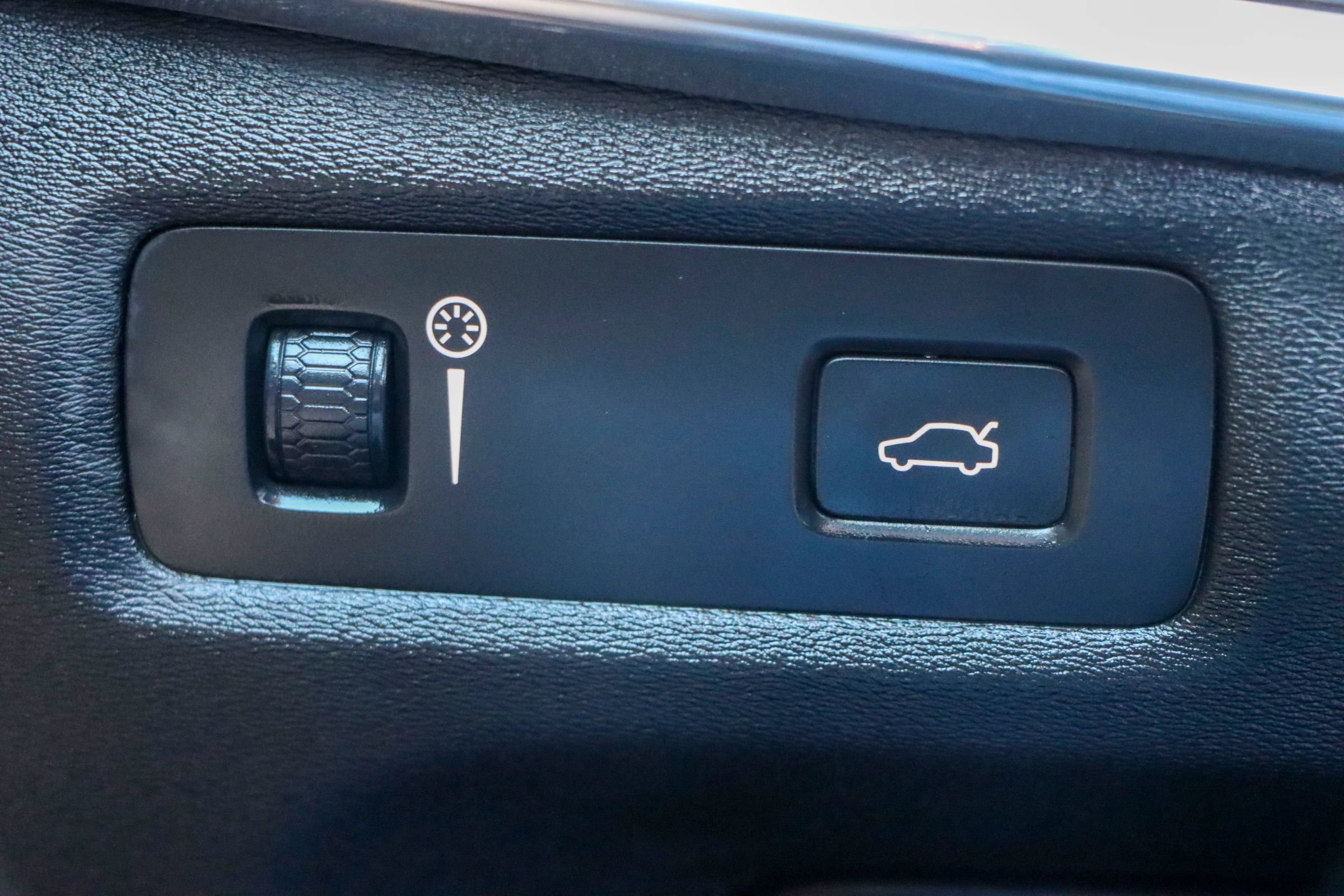 Used 2019 Volvo S90 T6 Momentum image 31