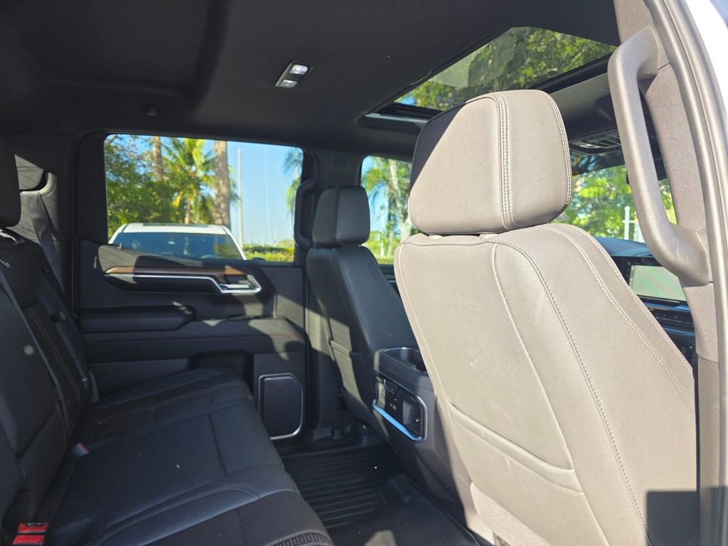 Used 2022 Chevrolet Silverado 1500 High Country w/ High Country Premium Package image 12