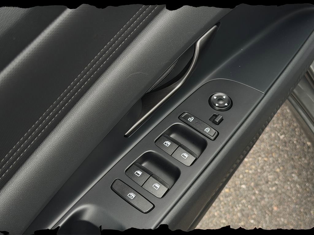 Used 2025 Hyundai Elantra Sport image 17