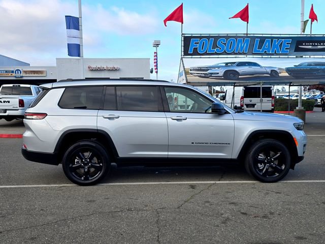 Certified 2023 Jeep Grand Cherokee L Laredo image 7