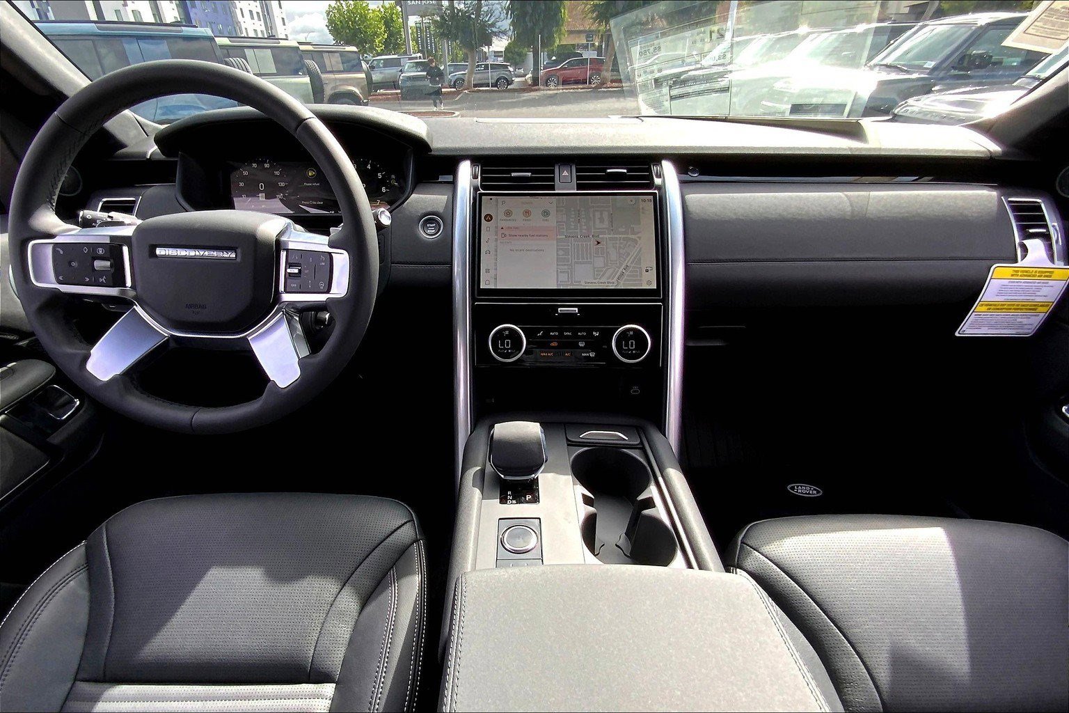 New 2025 Land Rover Discovery S image 6