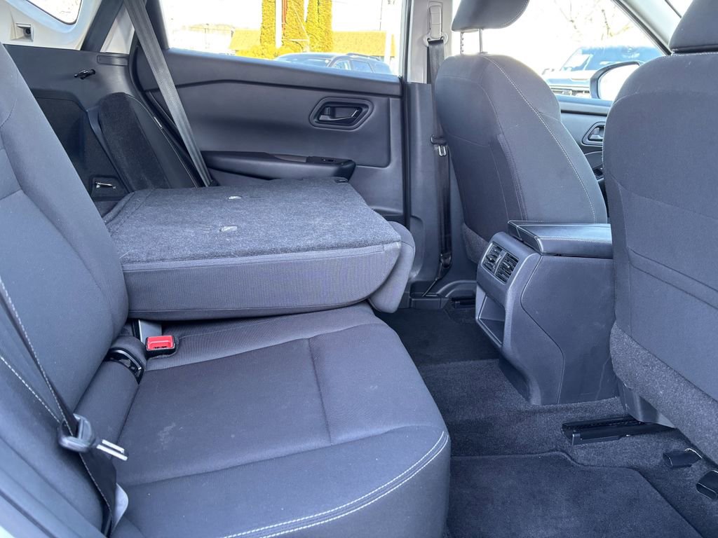 Used 2024 Nissan Rogue S image 30