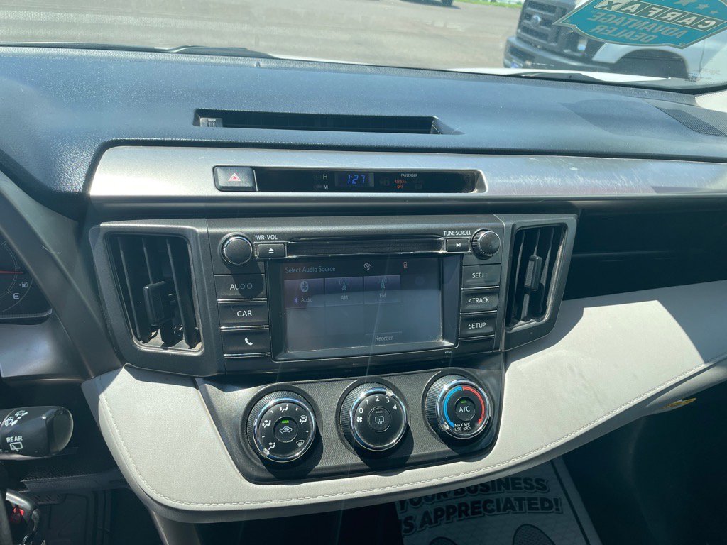 Used 2015 Toyota RAV4 LE image 17