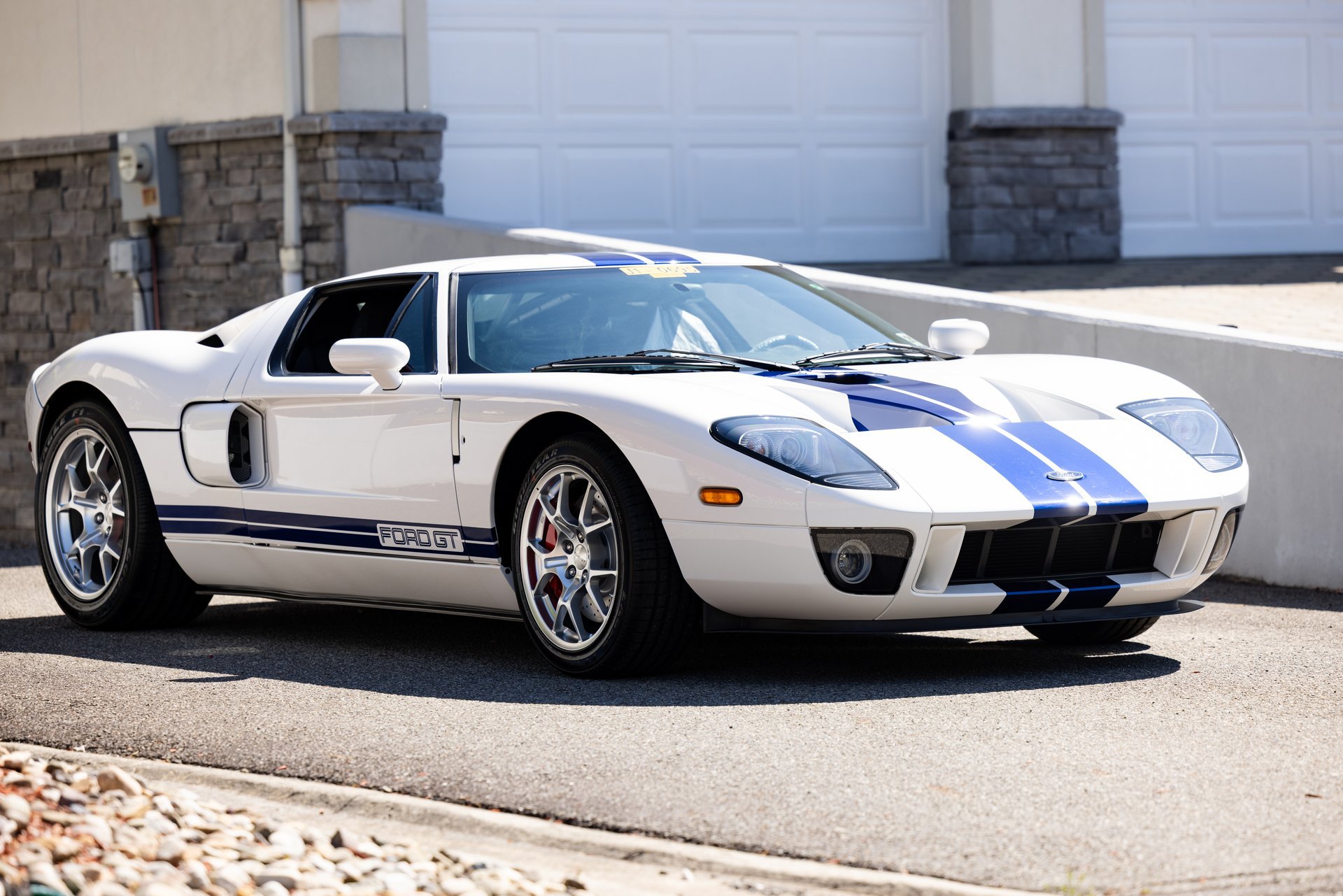 Used 2006 Ford GT RWD image 8