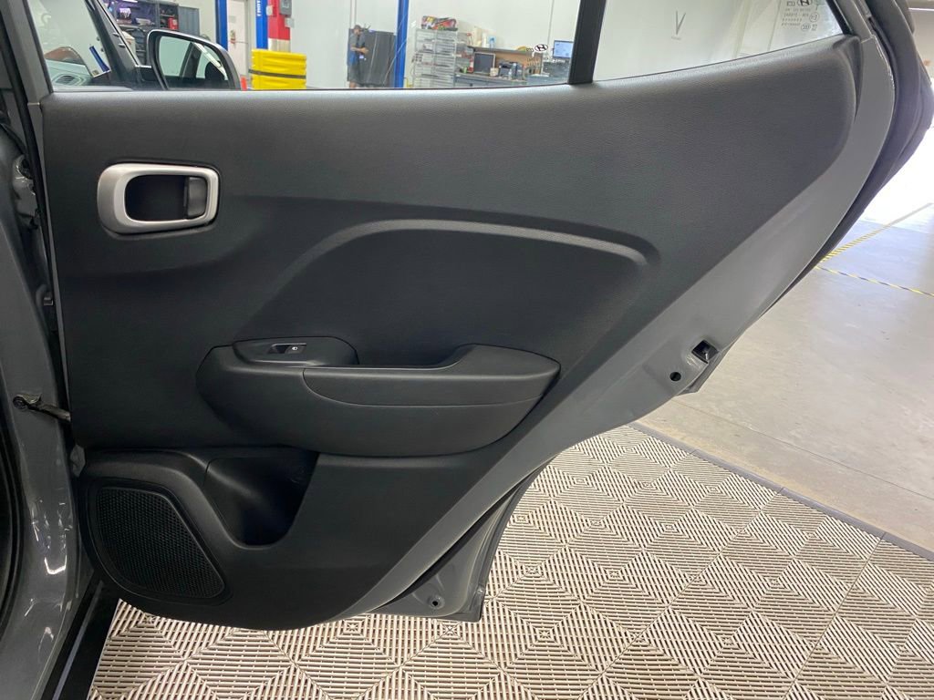Used 2020 Hyundai Venue SEL FWD image 13