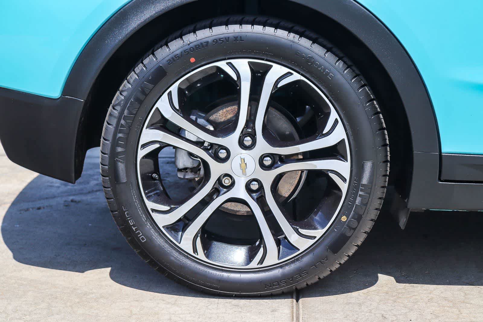 Used 2020 Chevrolet Bolt Premier w/ Infotainment Package FWD image 7