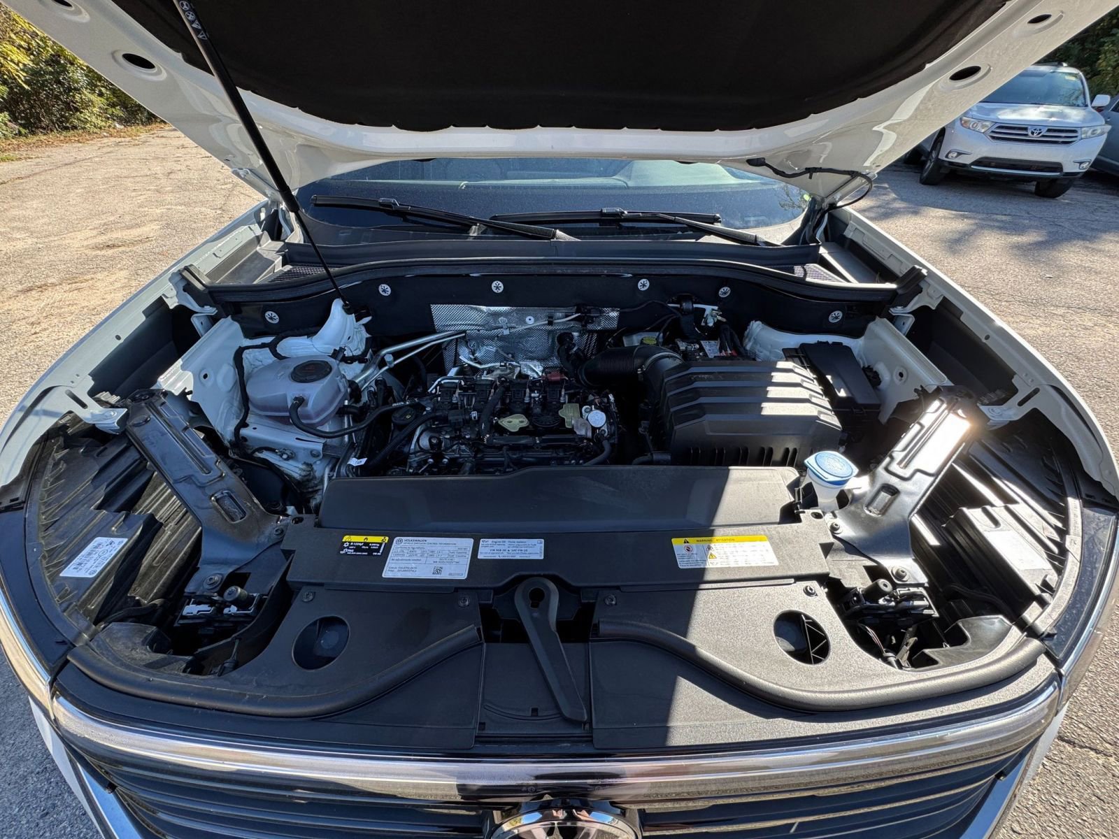 Used 2025 Volkswagen Atlas Cross Sport SE image 27