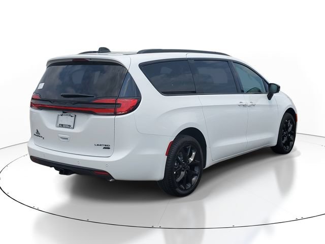 New 2027 Chrysler Pacifica Limited w/ Family Tech Group AWD/4WD image 4