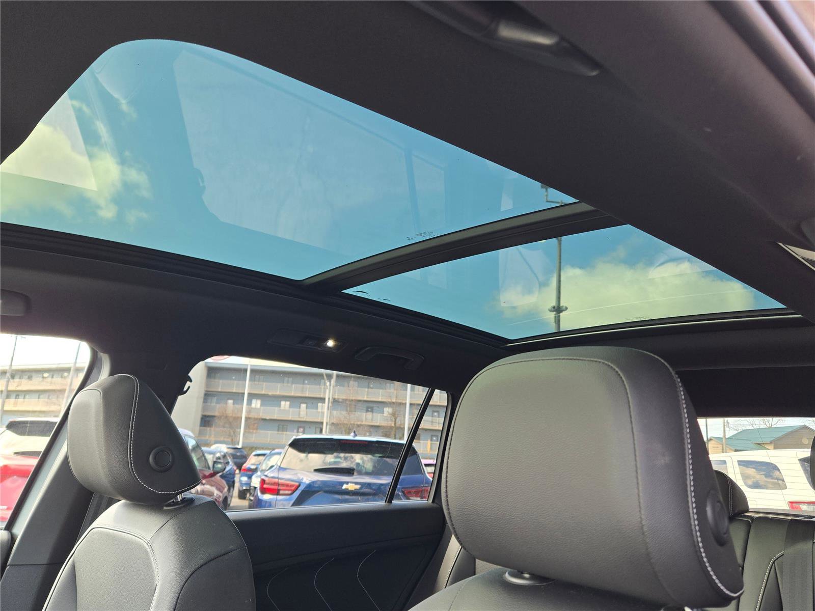 Used 2022 Volkswagen Tiguan SE R-Line image 20