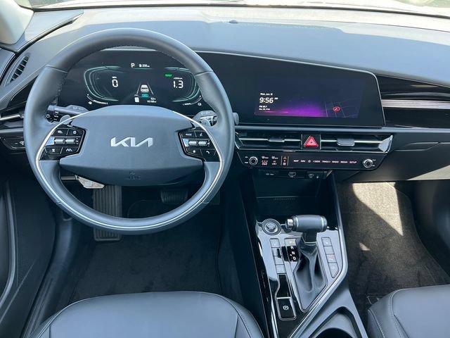 Used 2024 Kia Niro EX FWD image 2