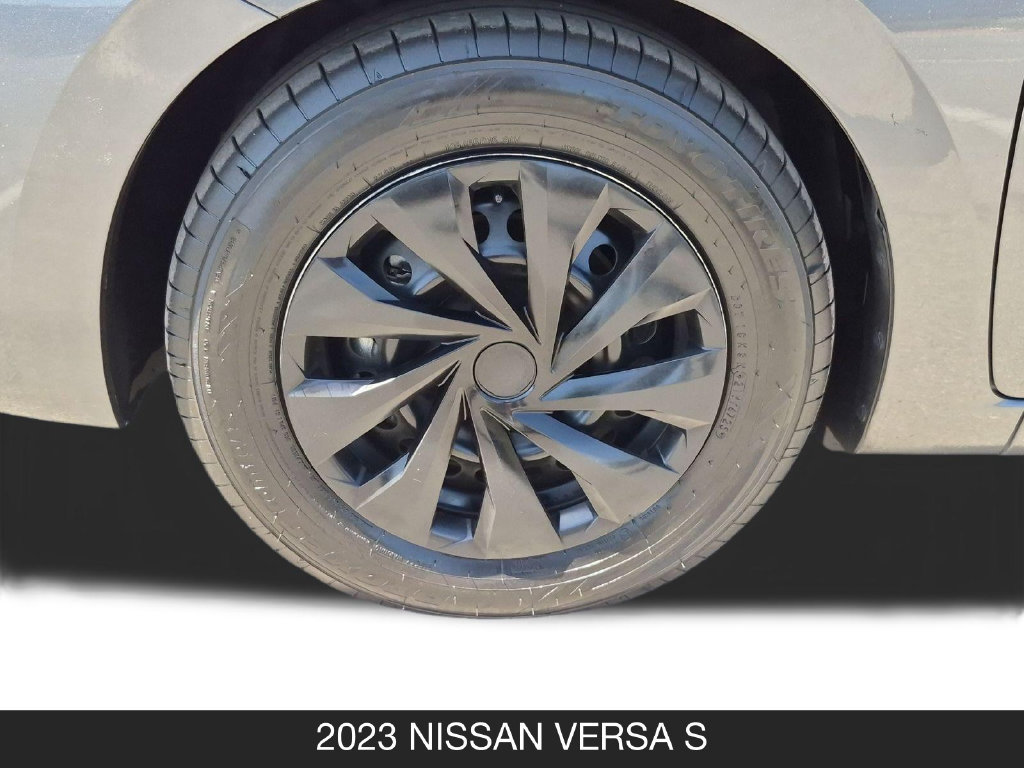 Used 2023 Nissan Versa S FWD image 11