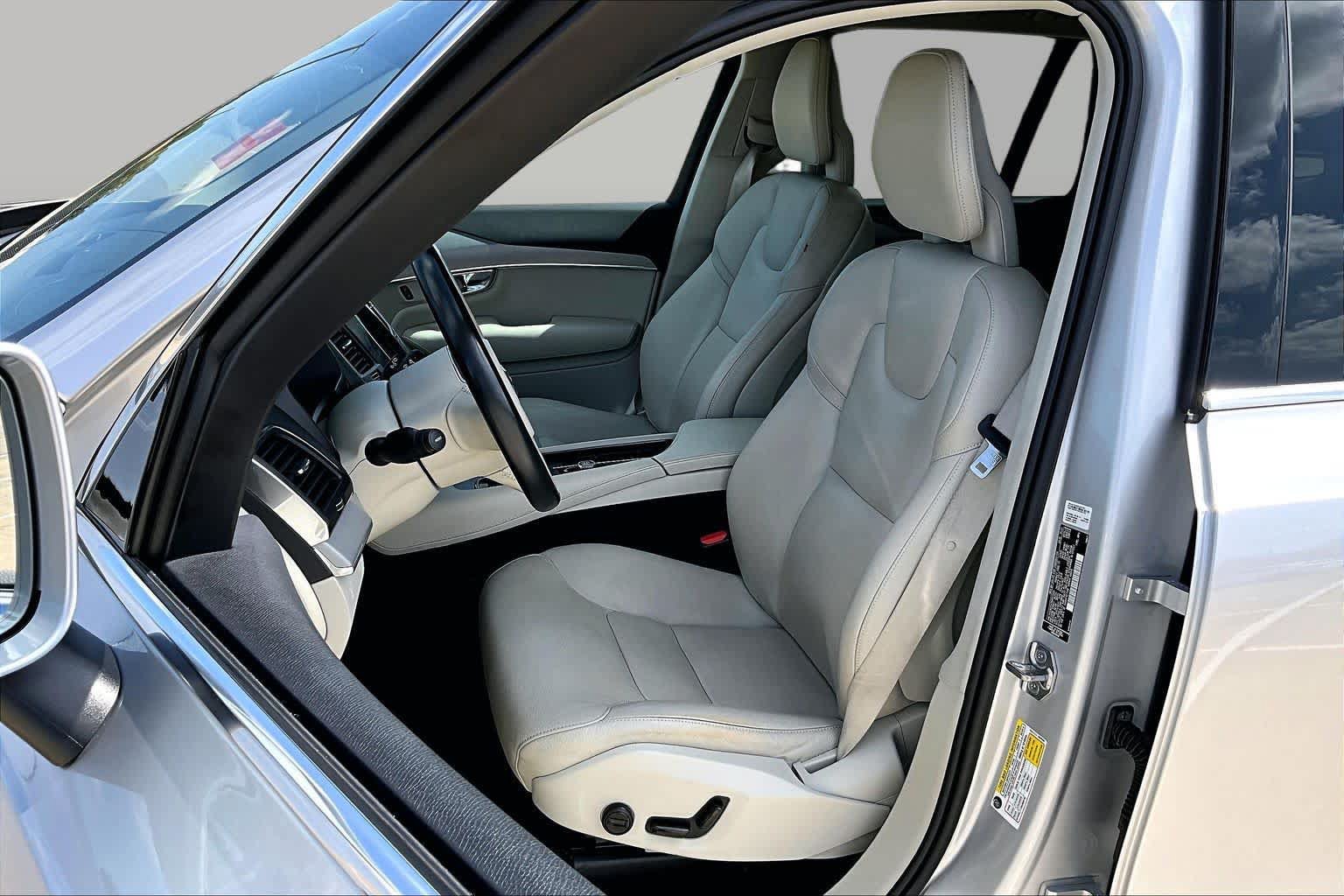 Used 2021 Volvo XC90 T5 Momentum w/ Protection Package Premier FWD image 8