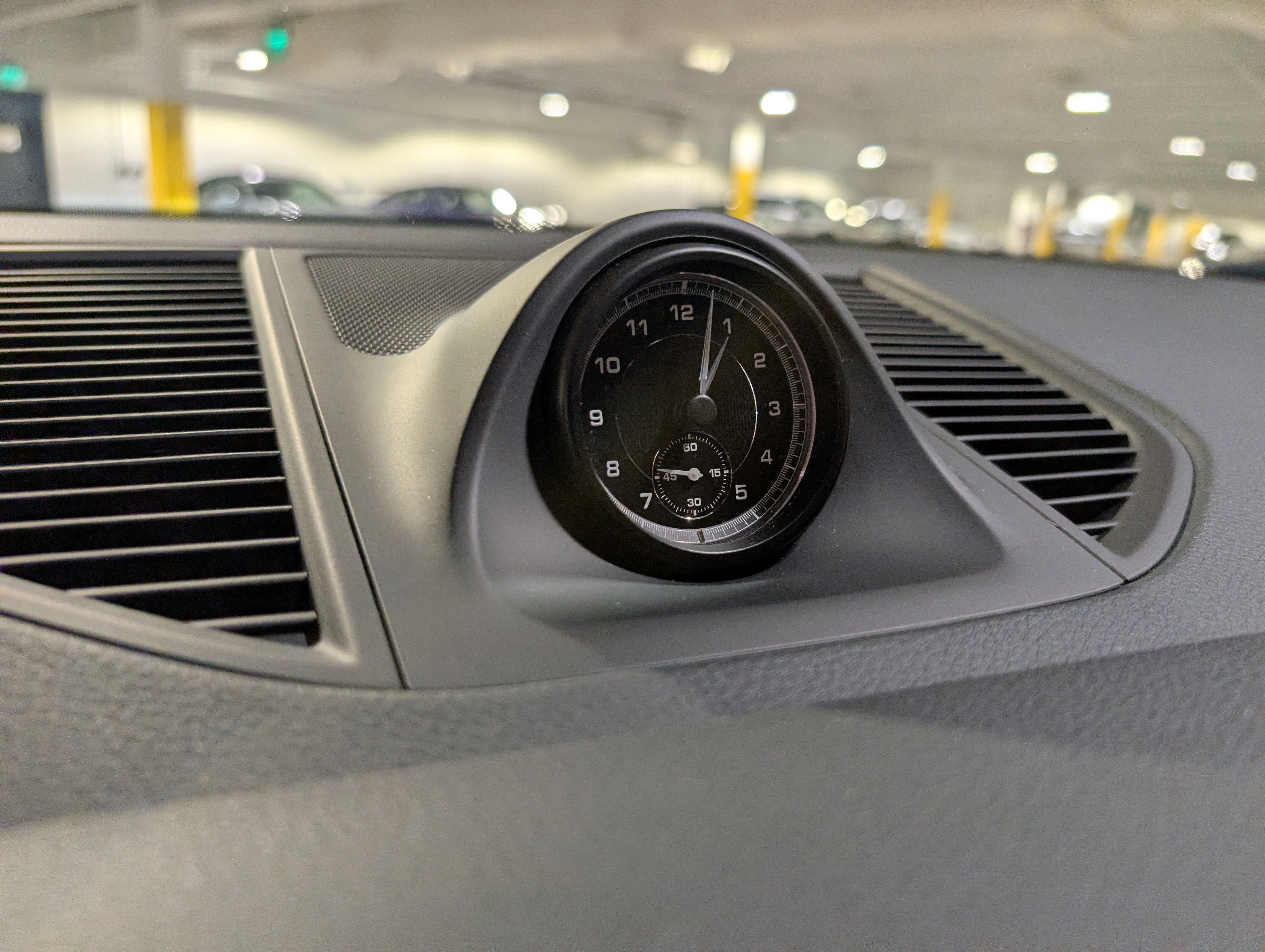 Certified 2025 Porsche Macan image 36