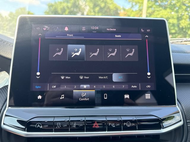 Used 2023 Jeep Compass Latitude w/ Sun and Sound Group AWD/4WD image 21