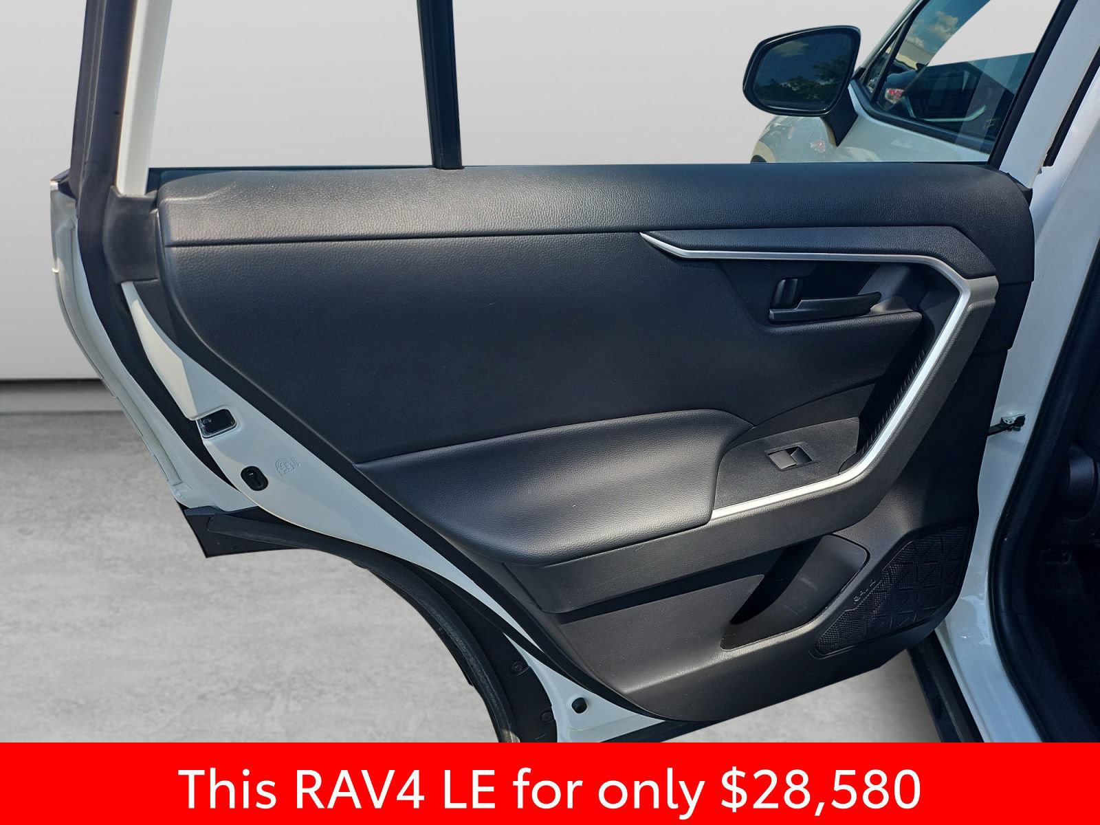 Used 2023 Toyota RAV4 LE AWD/4WD image 34