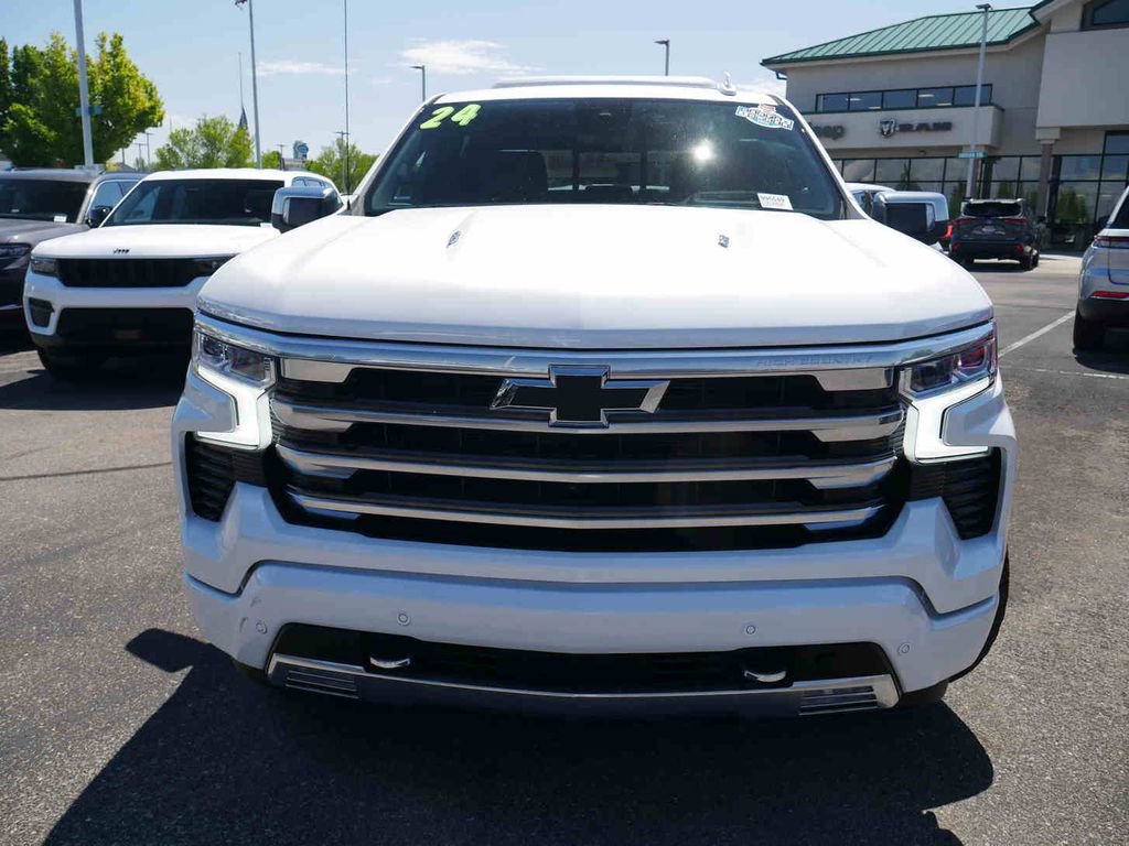 Used 2024 Chevrolet Silverado 1500 High Country w/ High Country Premium Package image 3