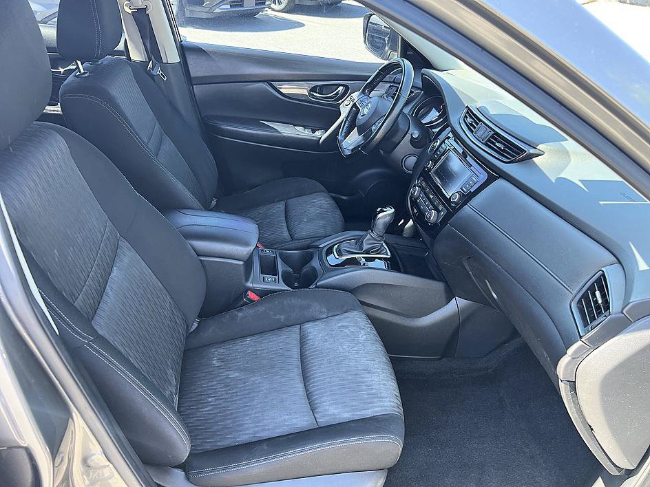 Used 2020 Nissan Rogue SV FWD image 17