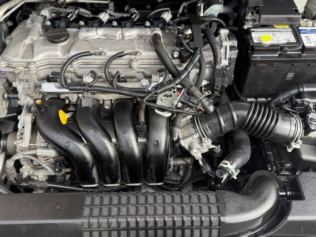 Used 2021 Toyota Corolla LE image 7