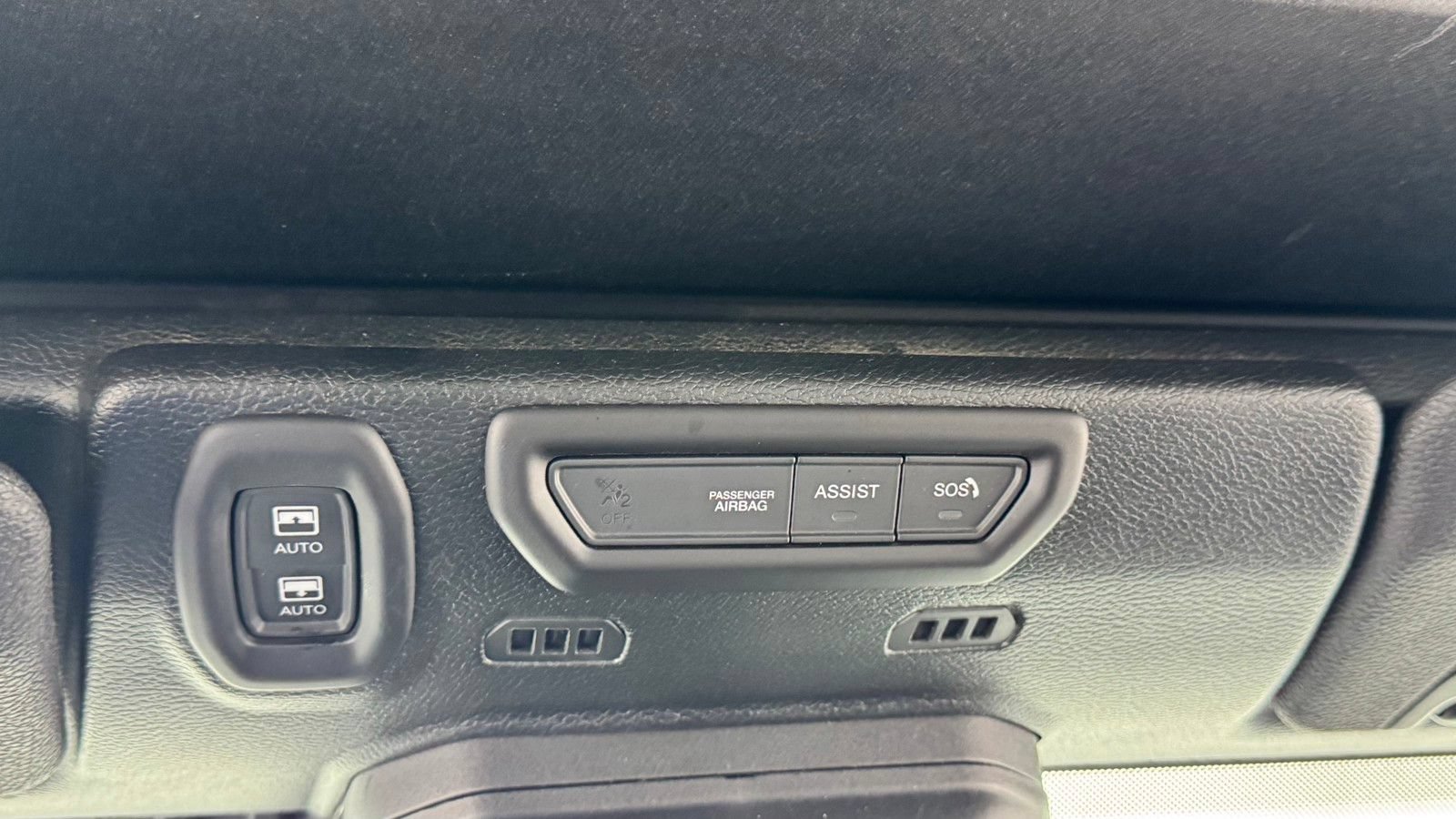 Used 2020 Jeep Wrangler Unlimited Sahara AWD/4WD image 31