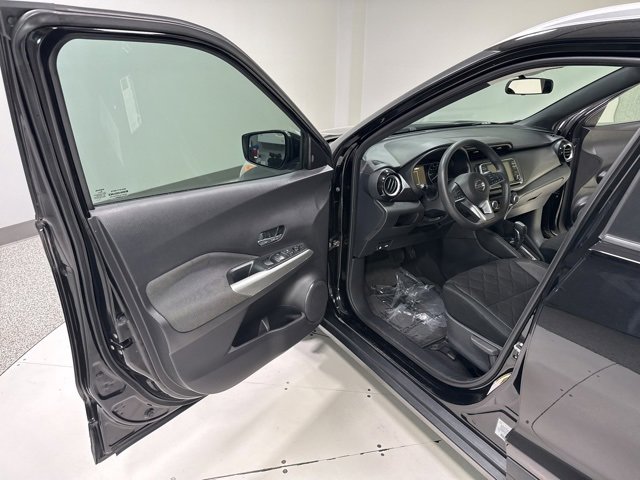 Used 2020 Nissan Kicks SV image 5