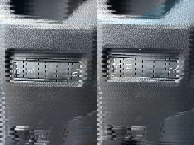 Used 2021 Toyota RAV4 XLE Premium image 24