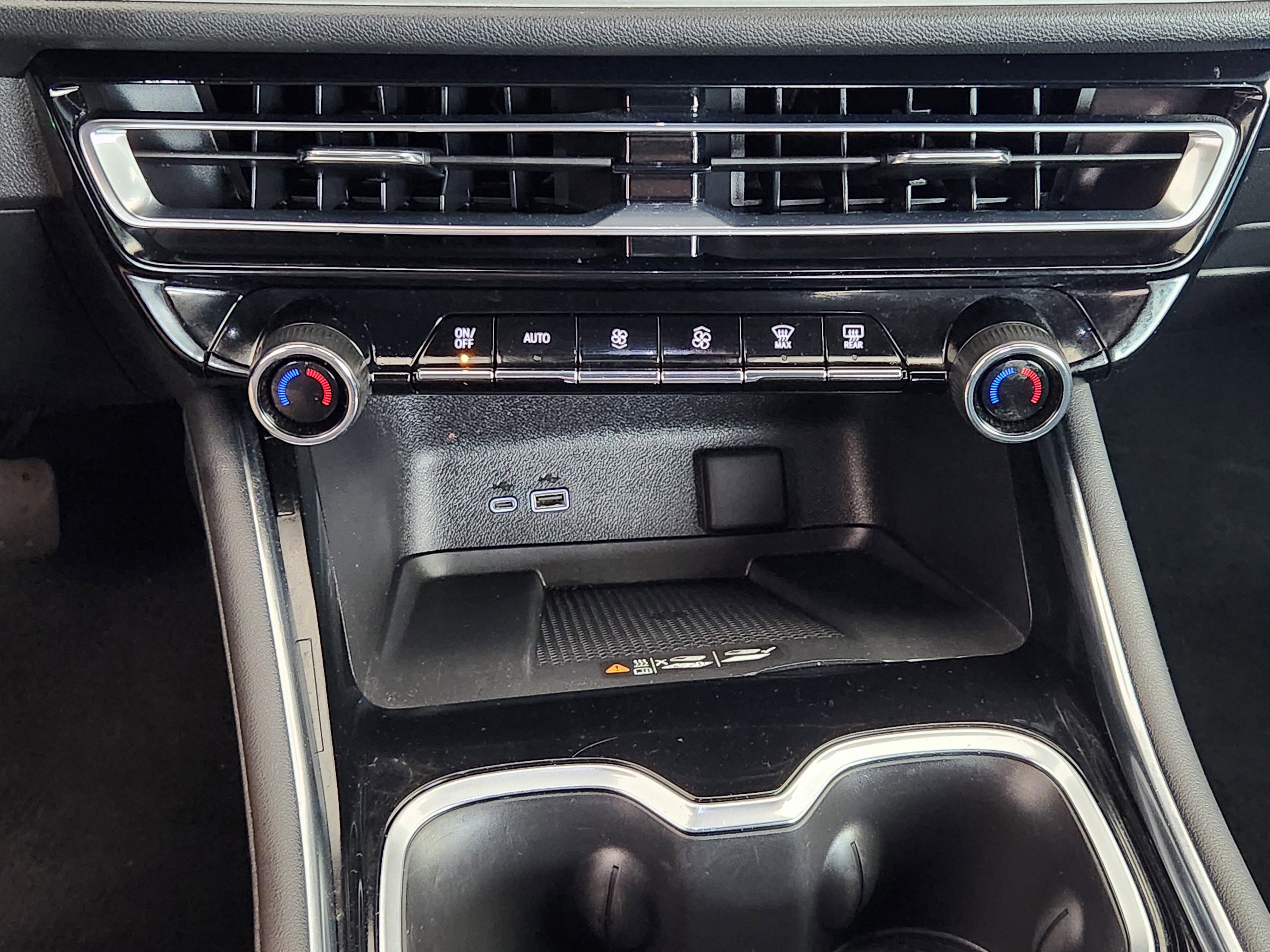 Used 2025 Chevrolet Traverse LT AWD/4WD image 19