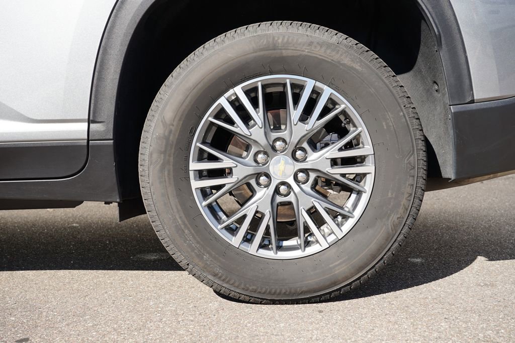 Used 2025 Chevrolet Traverse LT image 35