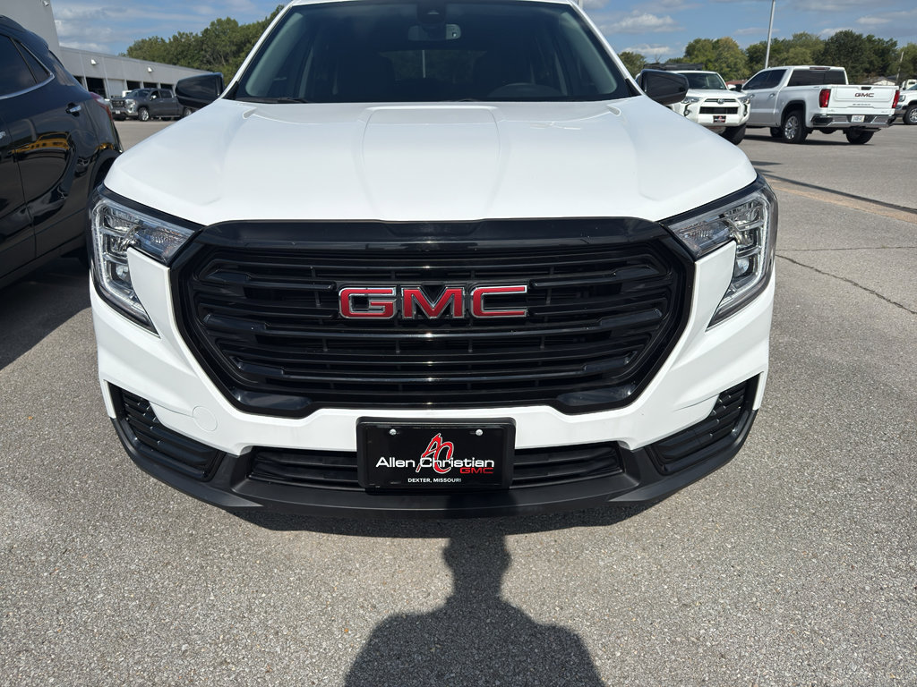 Used 2022 GMC Terrain SLE w/ Driver Convenience Package image 4